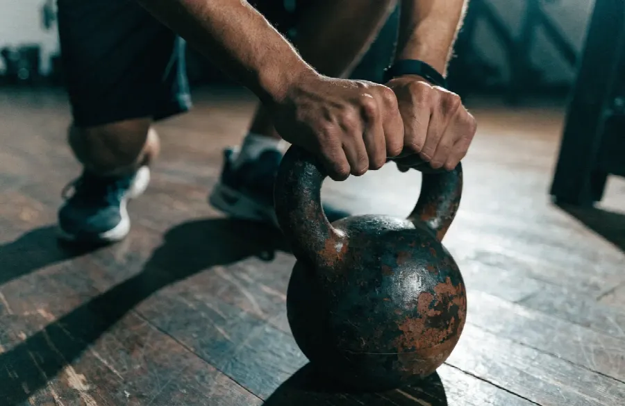гиря, руки, сила, спорт, спортзал, тренировка